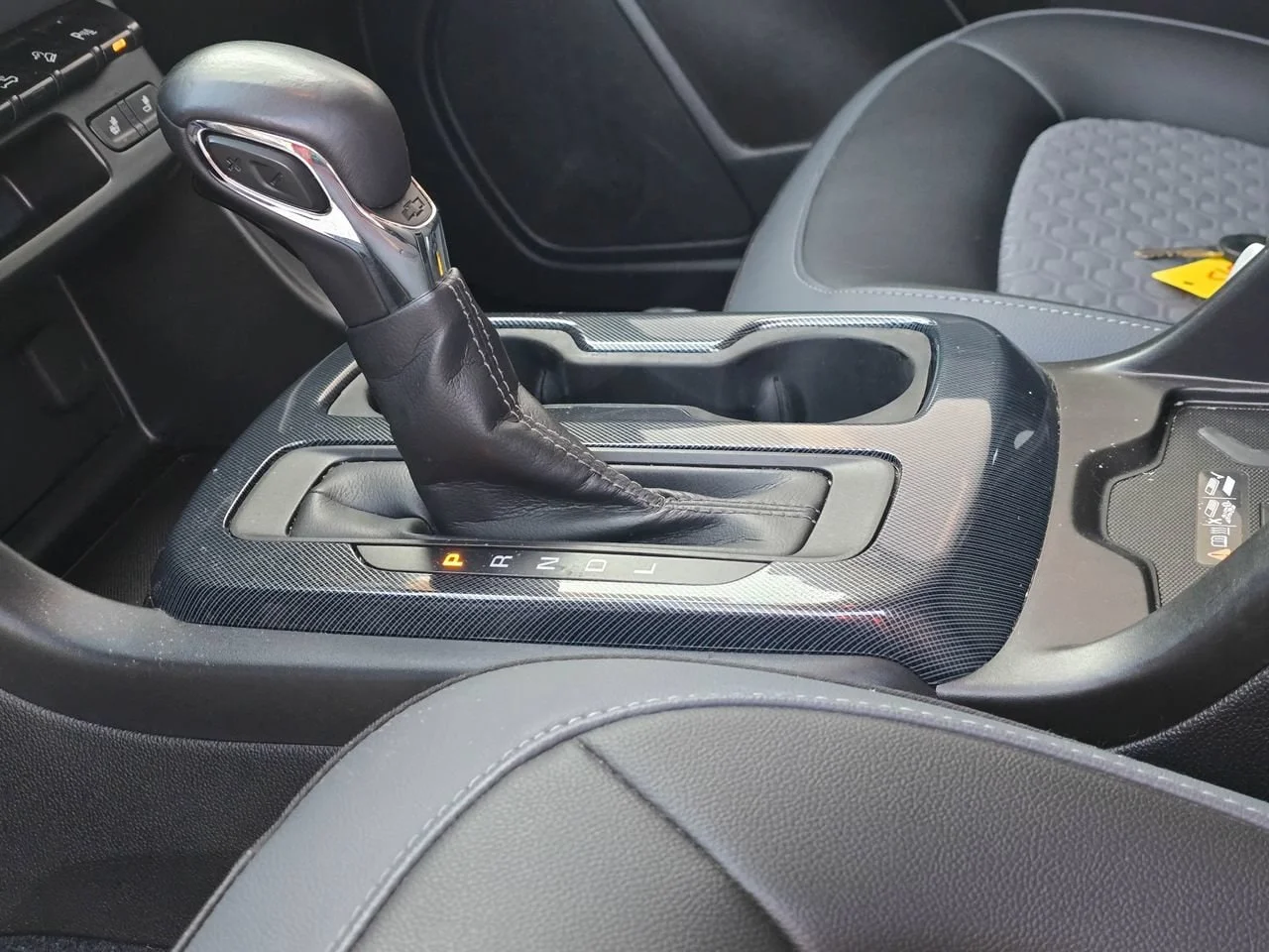 Used 2022 Summit White Chevrolet Z71 image 13