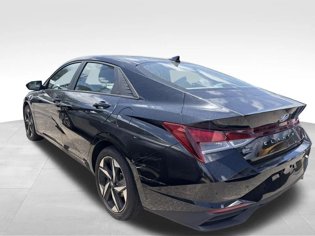 Used 2023 Black Hyundai SEL image 14
