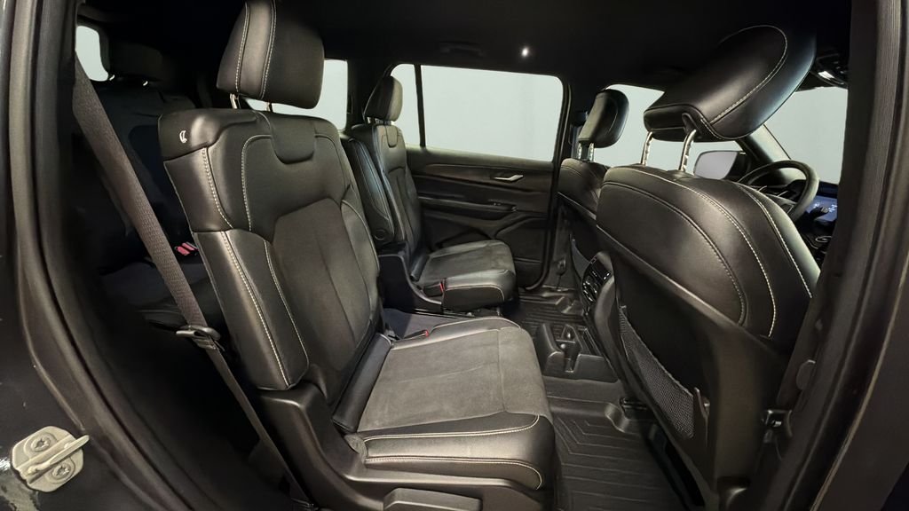 Used 2023 Gray Jeep Altitude image 14