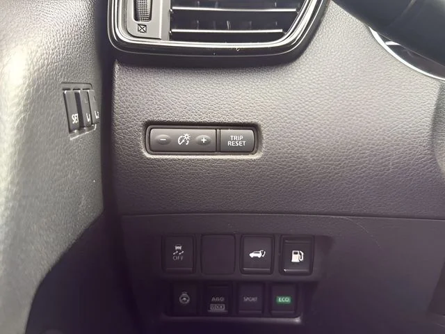 Used 2018 Red Nissan SV image 24