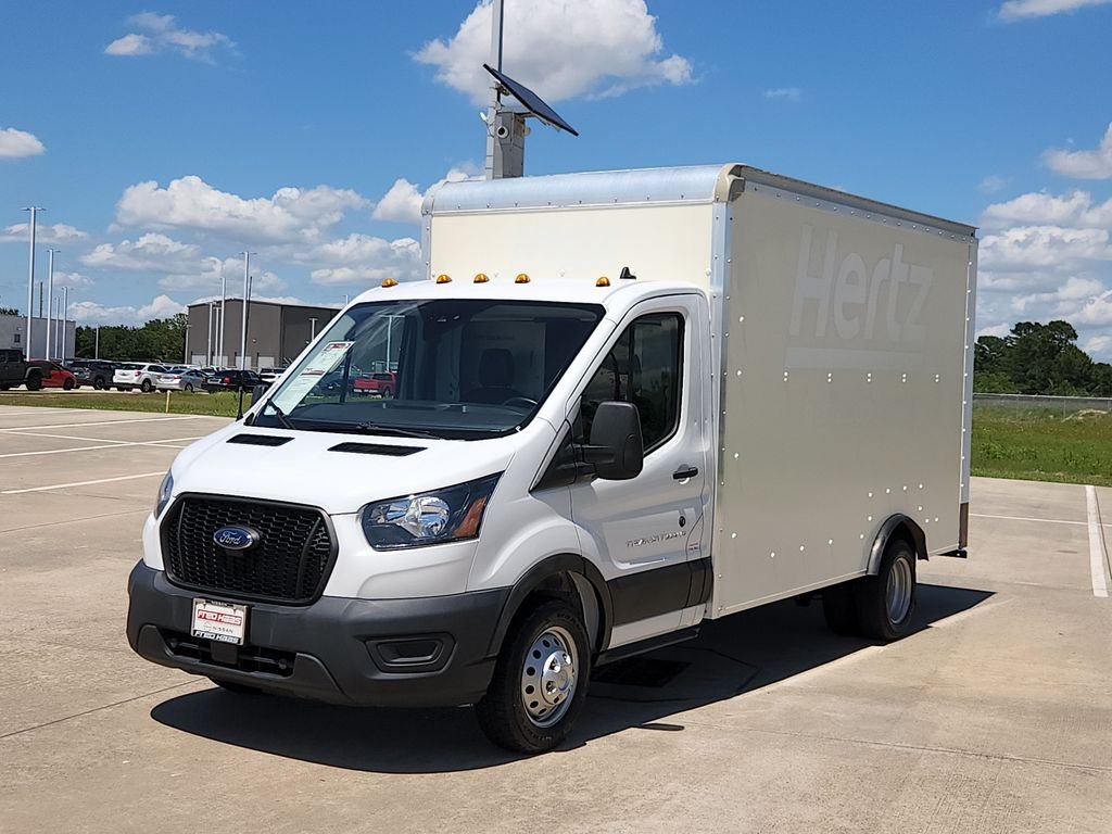 Used 2022 White Ford Box Truck image 3