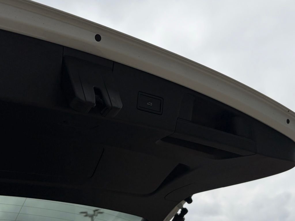 New 2026 Opal White Pearl Volkswagen Peak Edition image 24