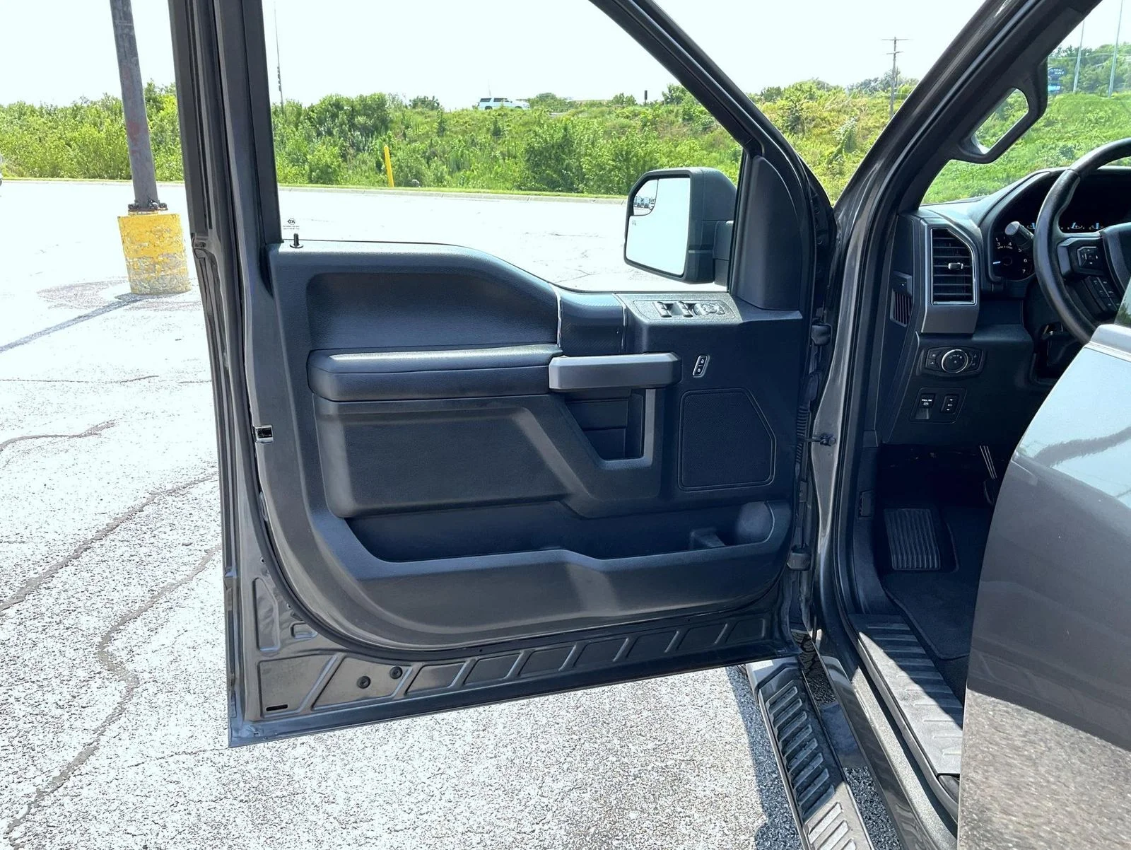 Used 2020 Gray Ford XLT image 9