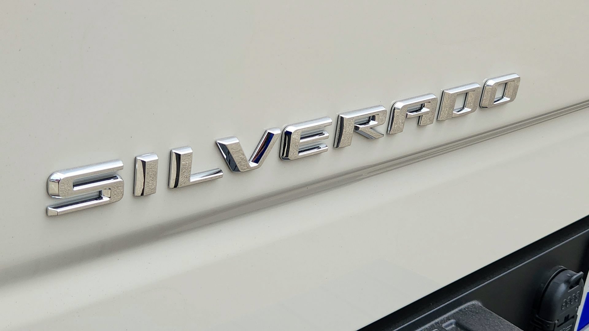 New 2026 White Sands Chevrolet RST image 11
