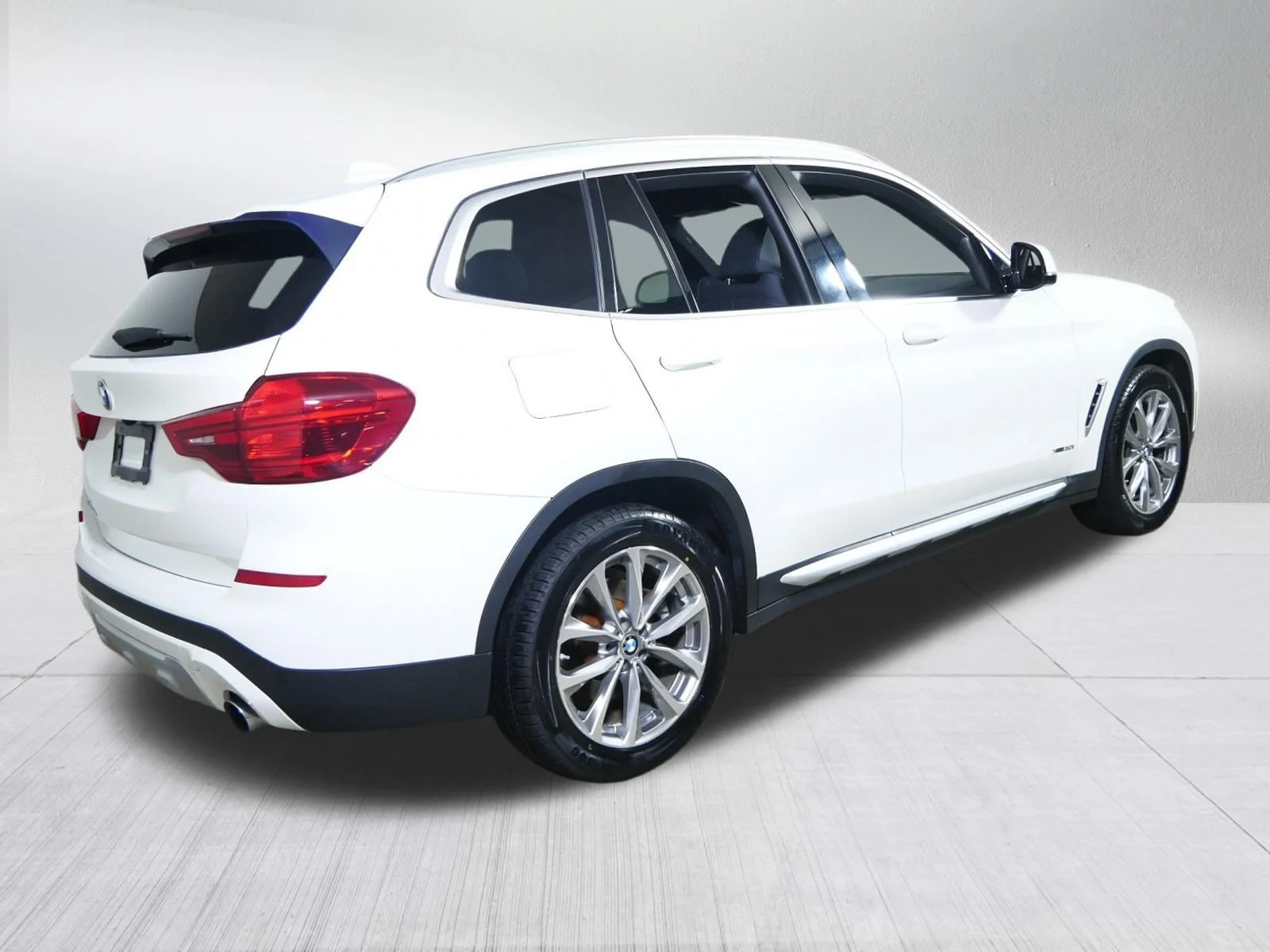 Used 2018 Alpine White BMW xDrive30i image 7