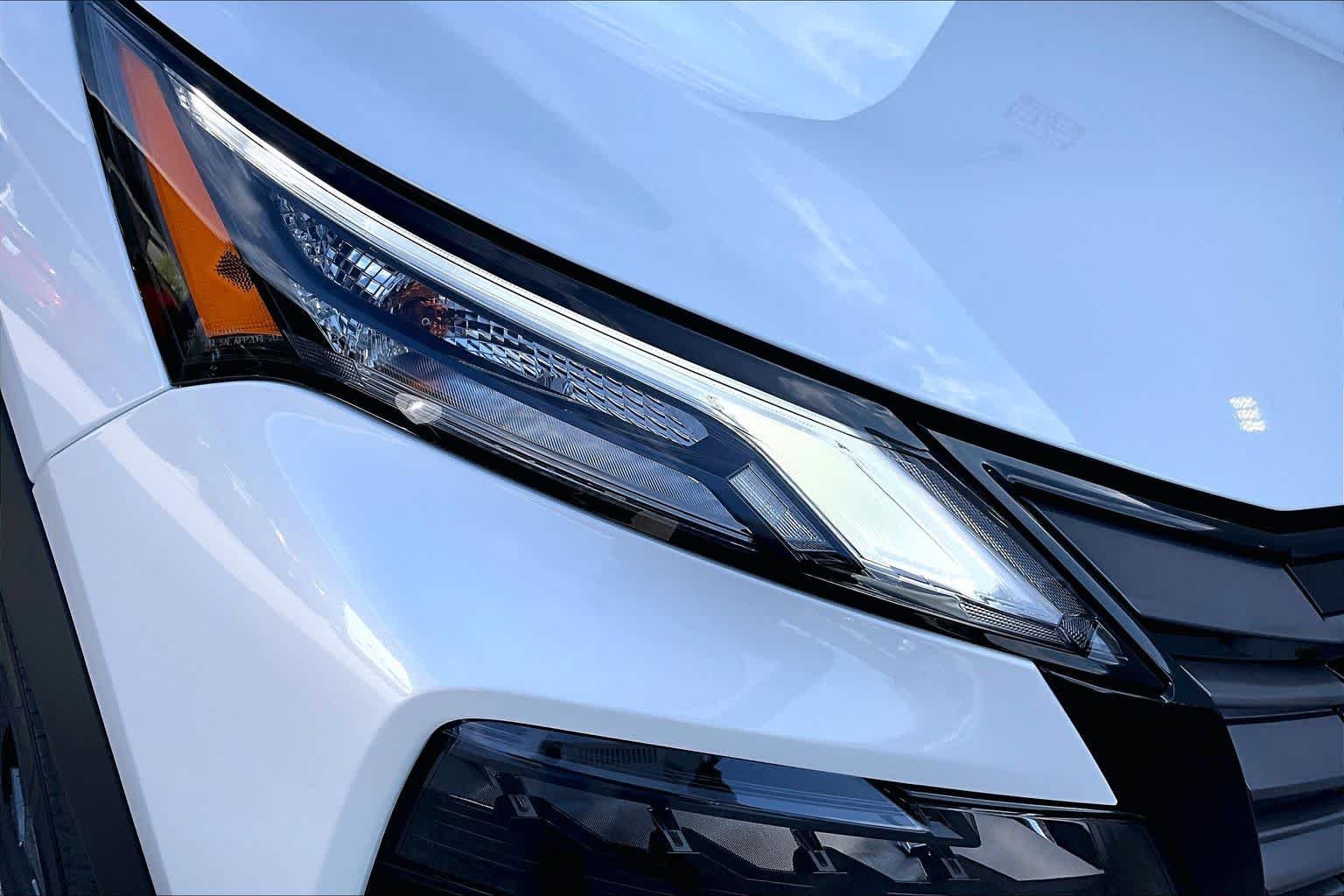 New 2026 Everest White Pearl TriCoat Nissan SV image 18