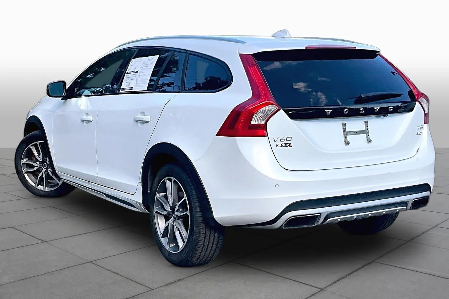 Used 2018 Crystal White Pearl Metallic Volvo  image 12