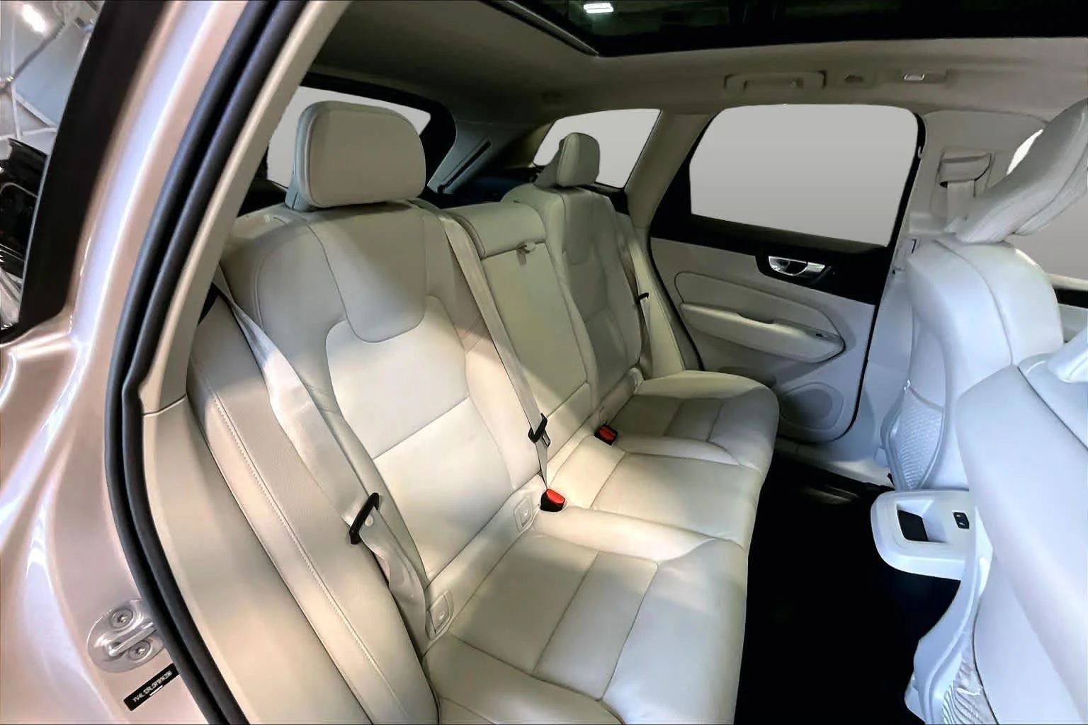 Used 2024 Bright Dusk Metallic Volvo Plus Dark Theme image 19