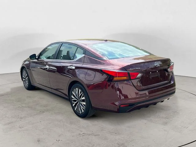 Used 2024 Red Nissan 2.5 SV image 3