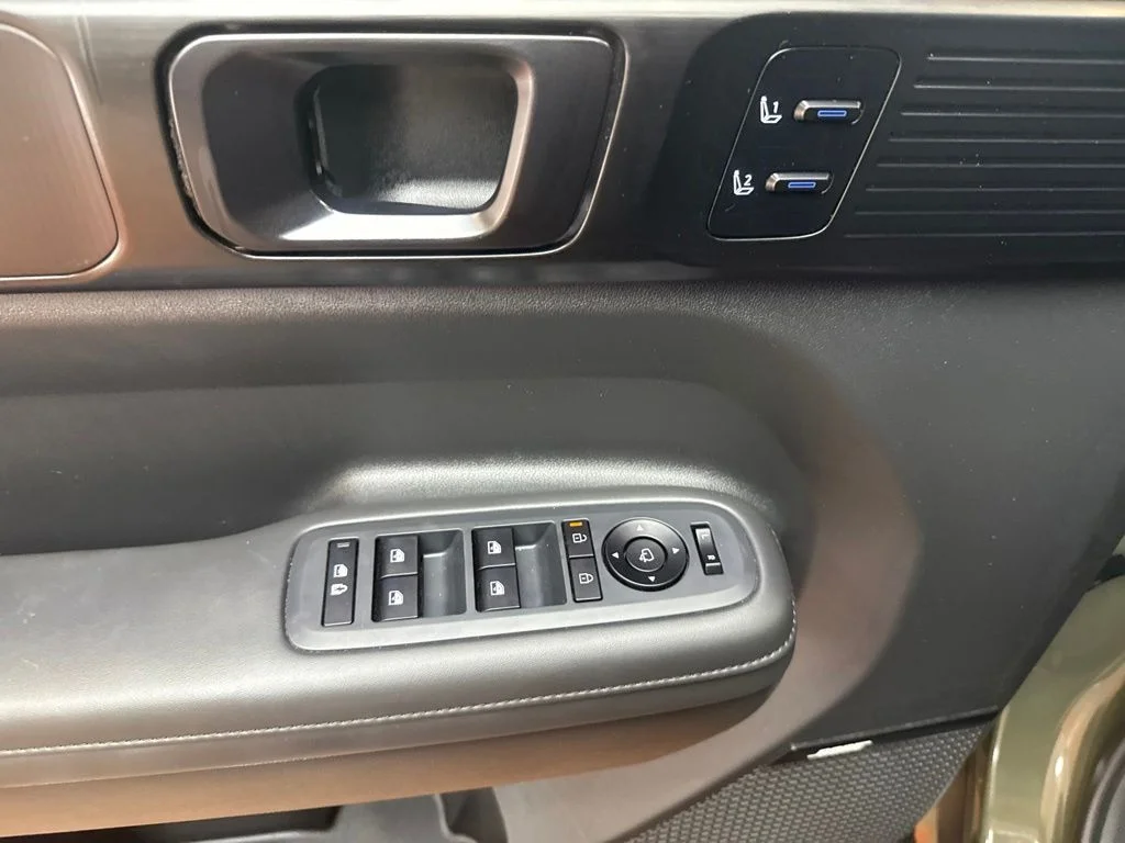 Used 2025 Rockwood Green Hyundai Calligraphy image 23