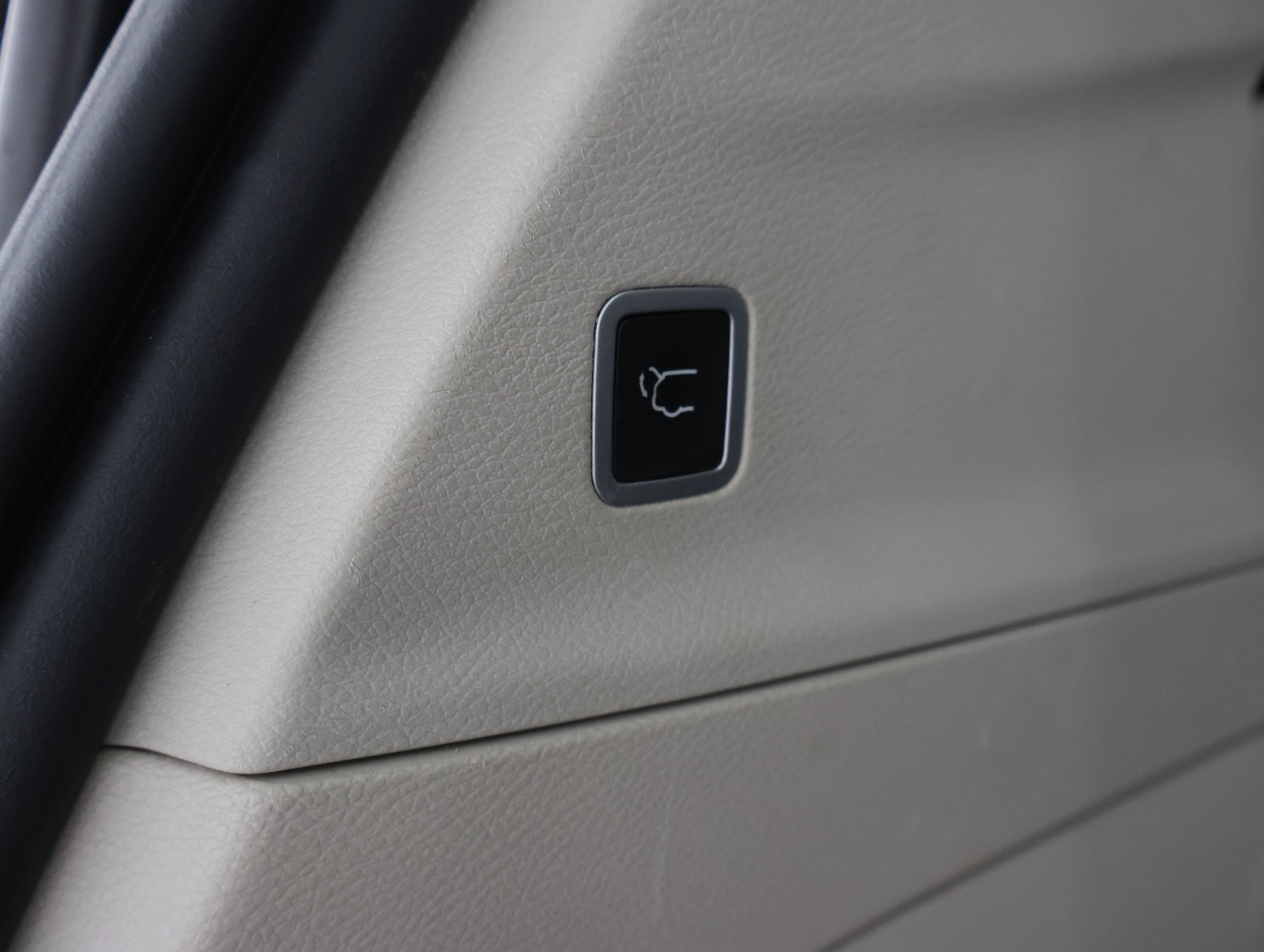 Used 2017 Jazz Blue Pearlcoat Chrysler Touring L image 31