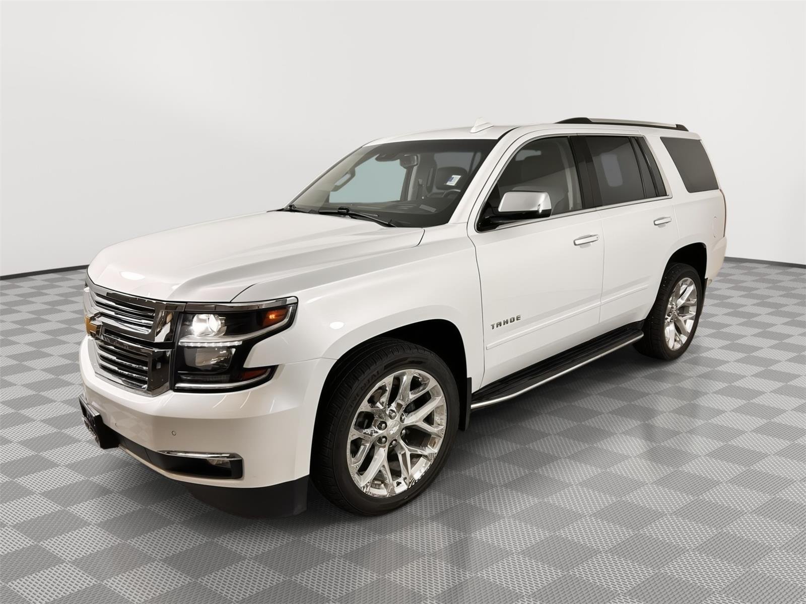 Used 2019 Iridescent Pearl Tricoat Chevrolet Premier image 10