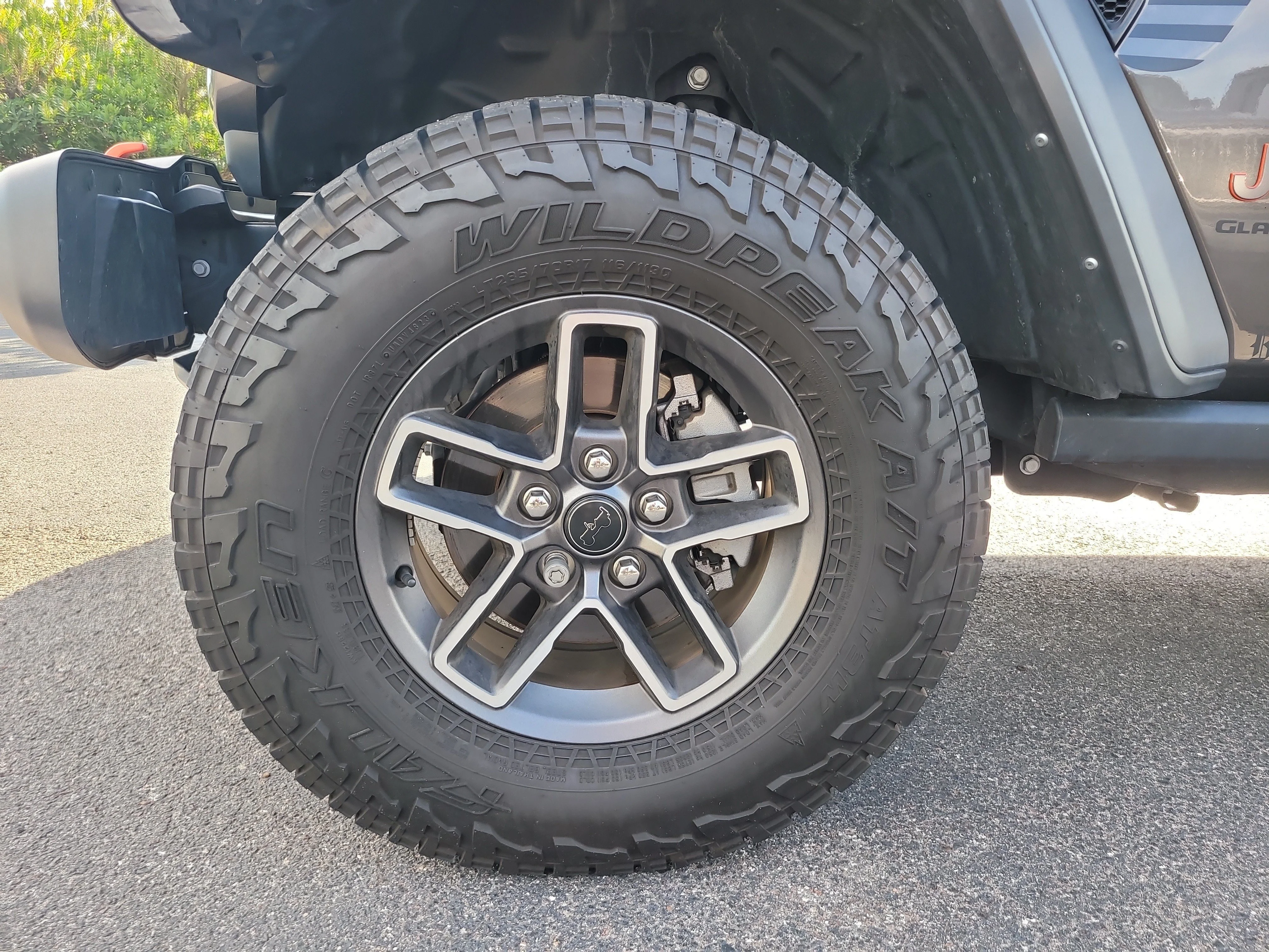 Used 2024 Granite Crystal Metallic Clearcoat Jeep Mojave image 10