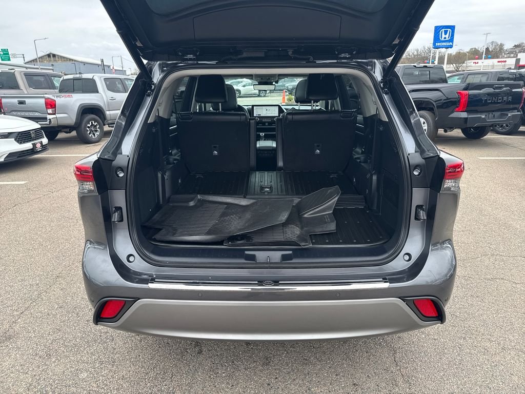 Used 2023 Gray Toyota Platinum image 7