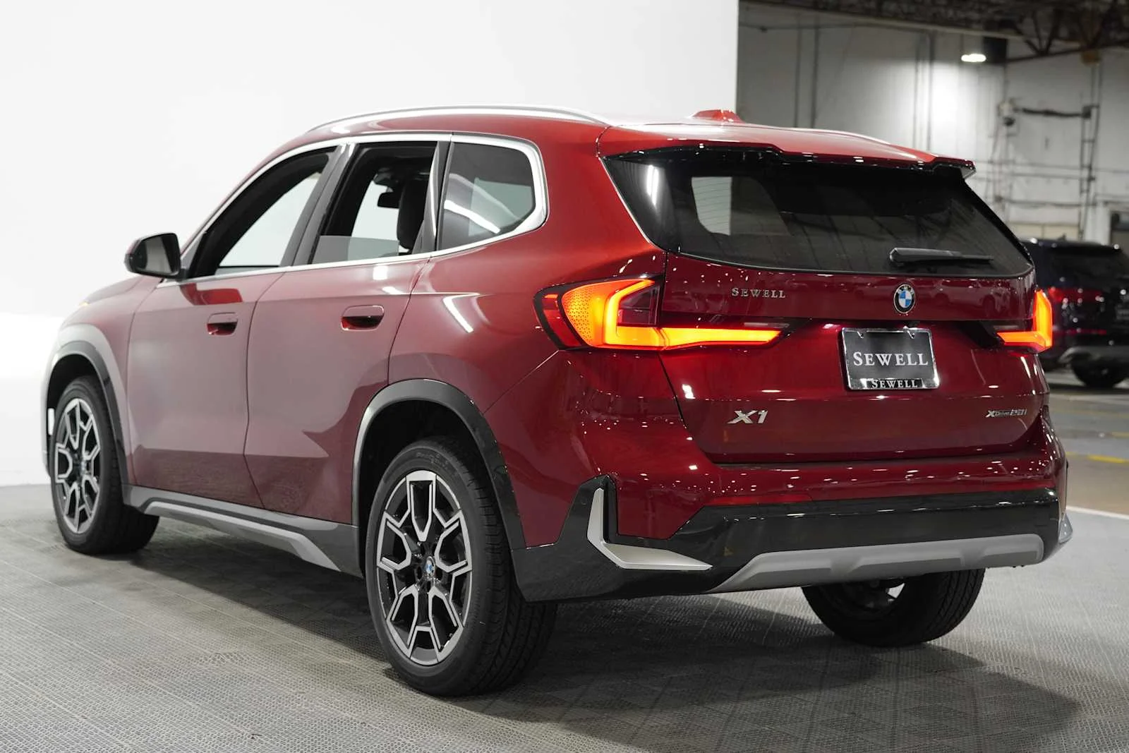 New 2026 Vegas Red Metallic BMW xDrive28i image 3