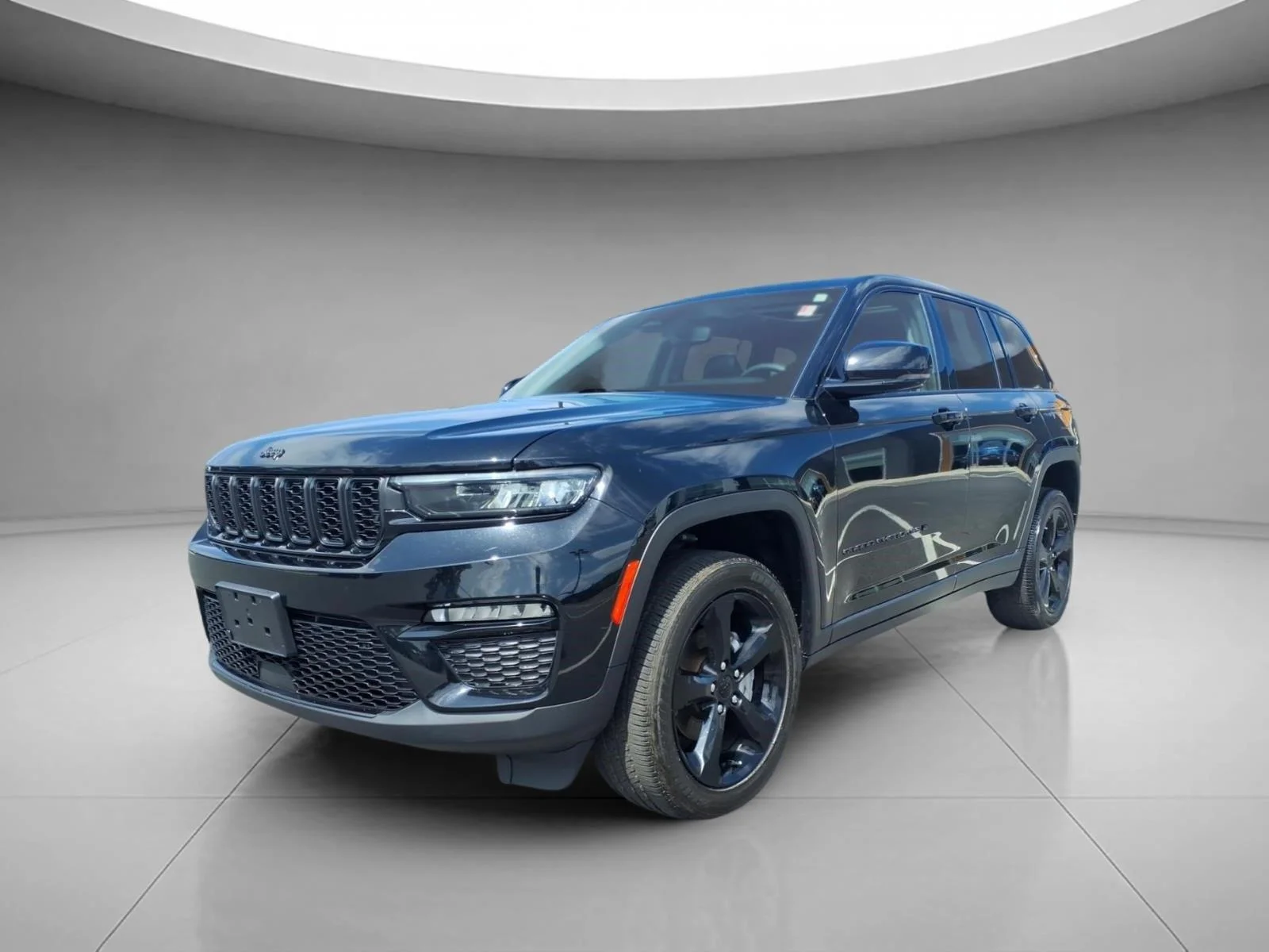 Used 2023 Diamond Black Crystal Pearlcoat Jeep Limited image 1