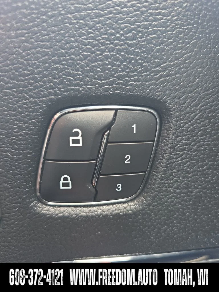 Used 2020 Silver Metallic Ford Lariat image 31