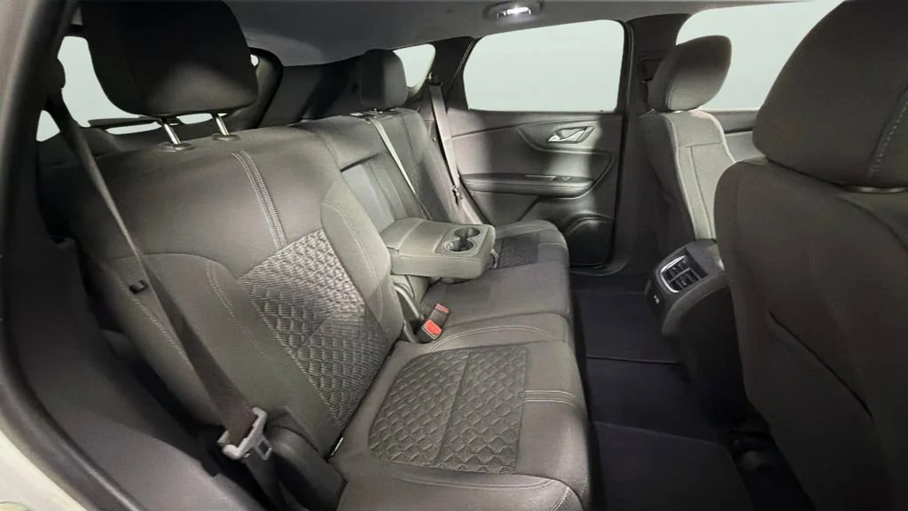 Used 2022 Summit White Chevrolet 2LT image 29