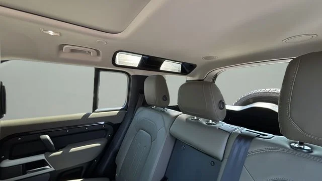 Used 2022  Land Rover SE image 37