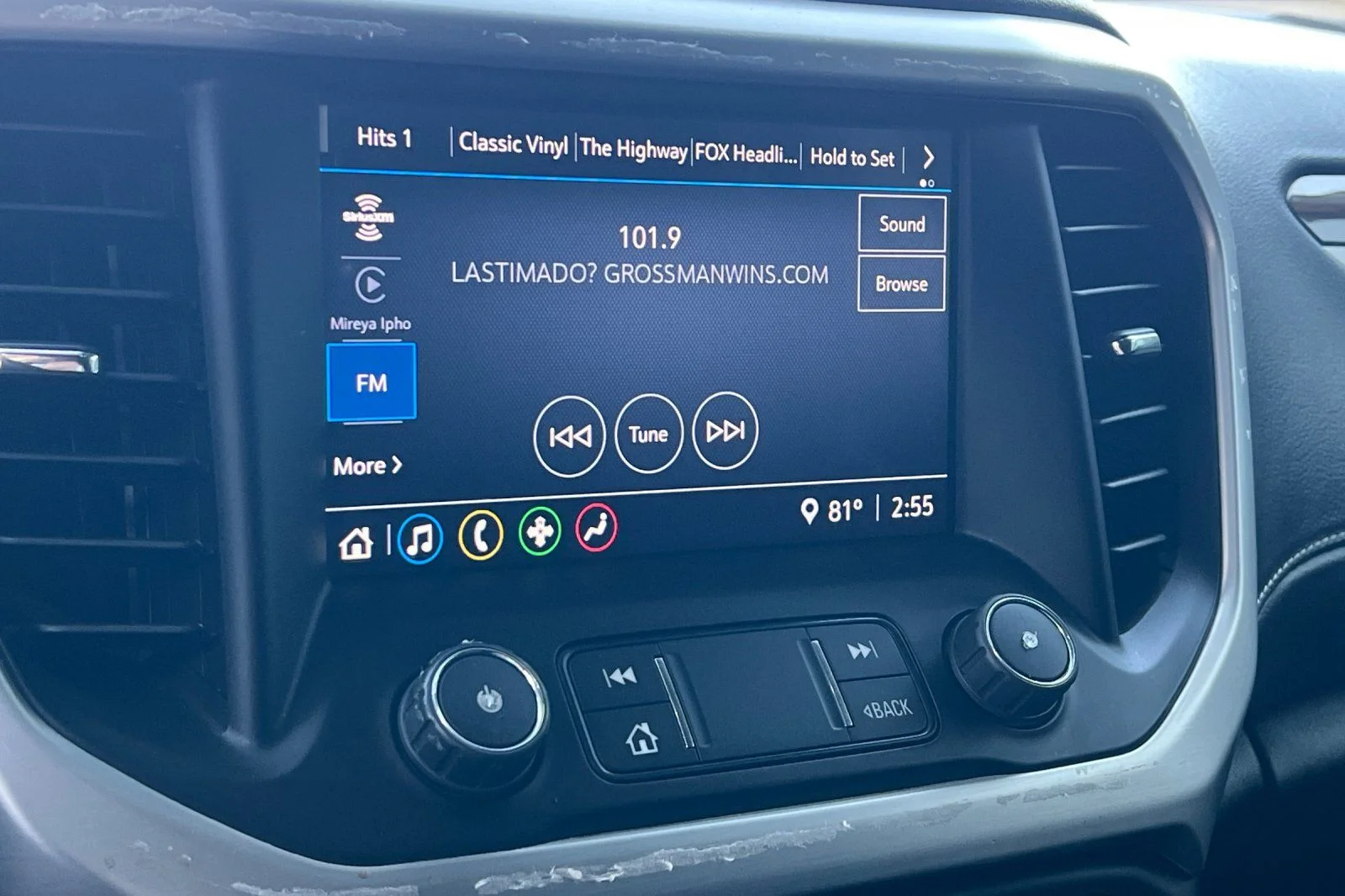 Used 2023 Silver GMC SLE image 18