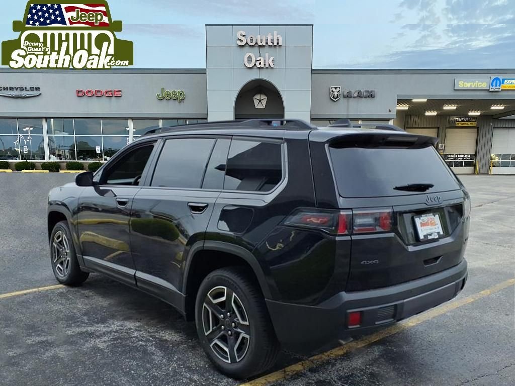 New 2026 Diamond Black Crystal Pearl-Coat Exterior Paint Jeep Limited image 4