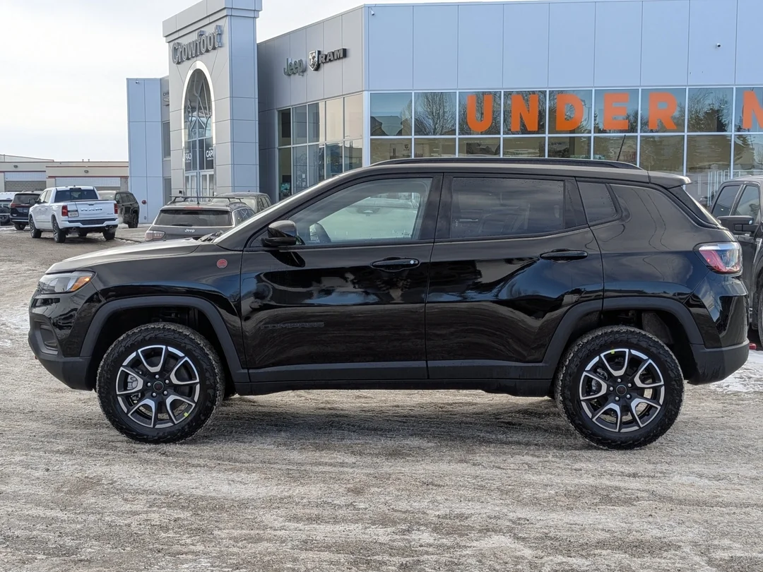 New 2026 Black Jeep Trailhawk - - 4x4 - Sun Sound & Nav - Pano Roof - Active Driving Assist & More! image 5
