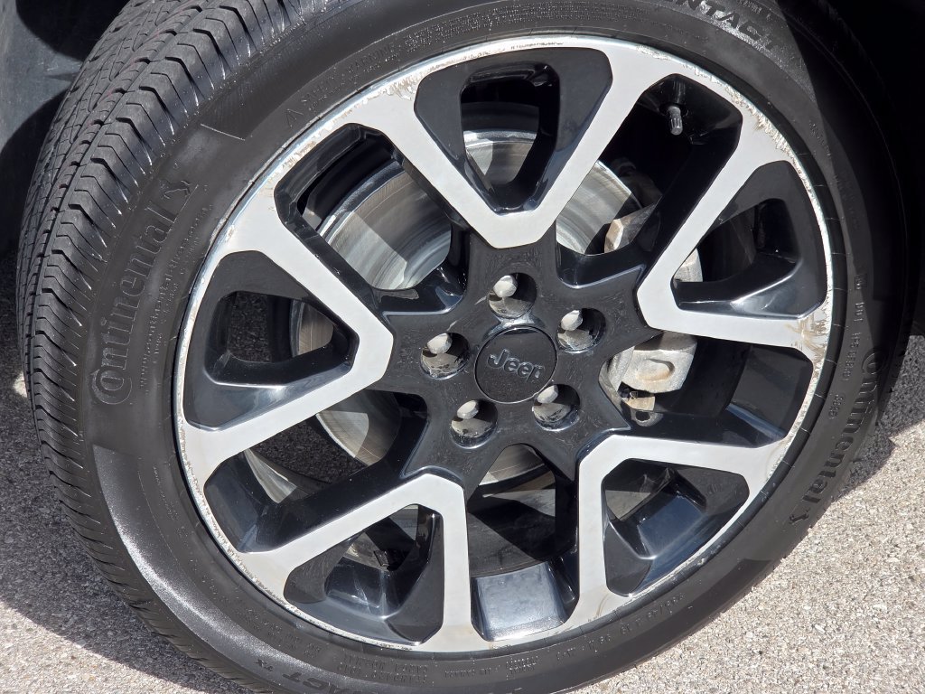 Used 2018 White Clearcoat Jeep Limited image 17
