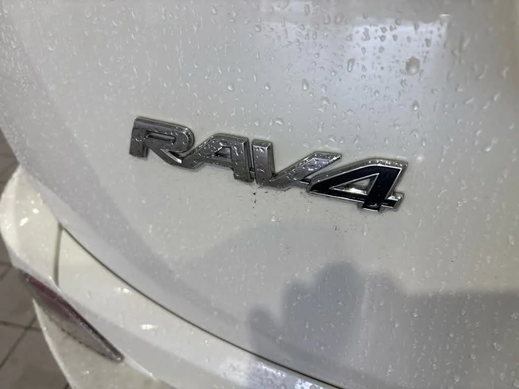 Used 2017 Blizzard Pearl Toyota Platinum image 7