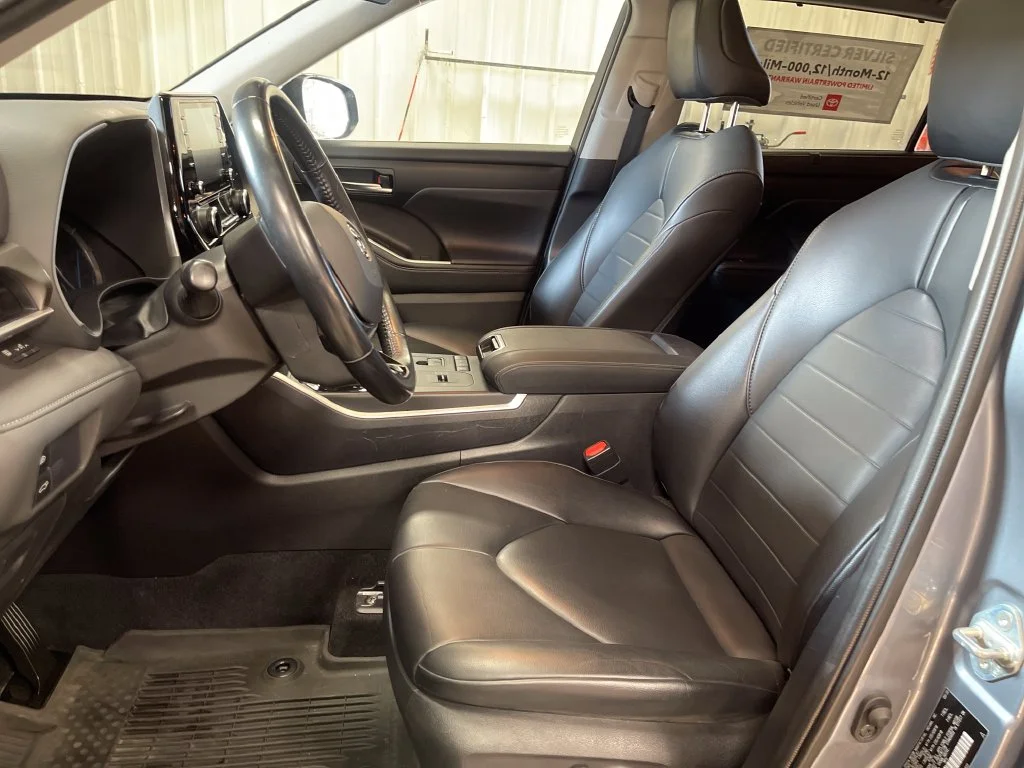 Used 2021  Toyota XLE image 13