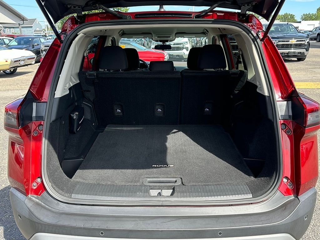 Used 2023 Red Nissan S image 5