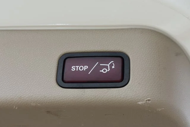 Used 2012 White Mercedes-Benz ML 350 image 17