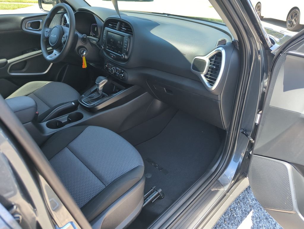 Used 2025  Kia LX image 34
