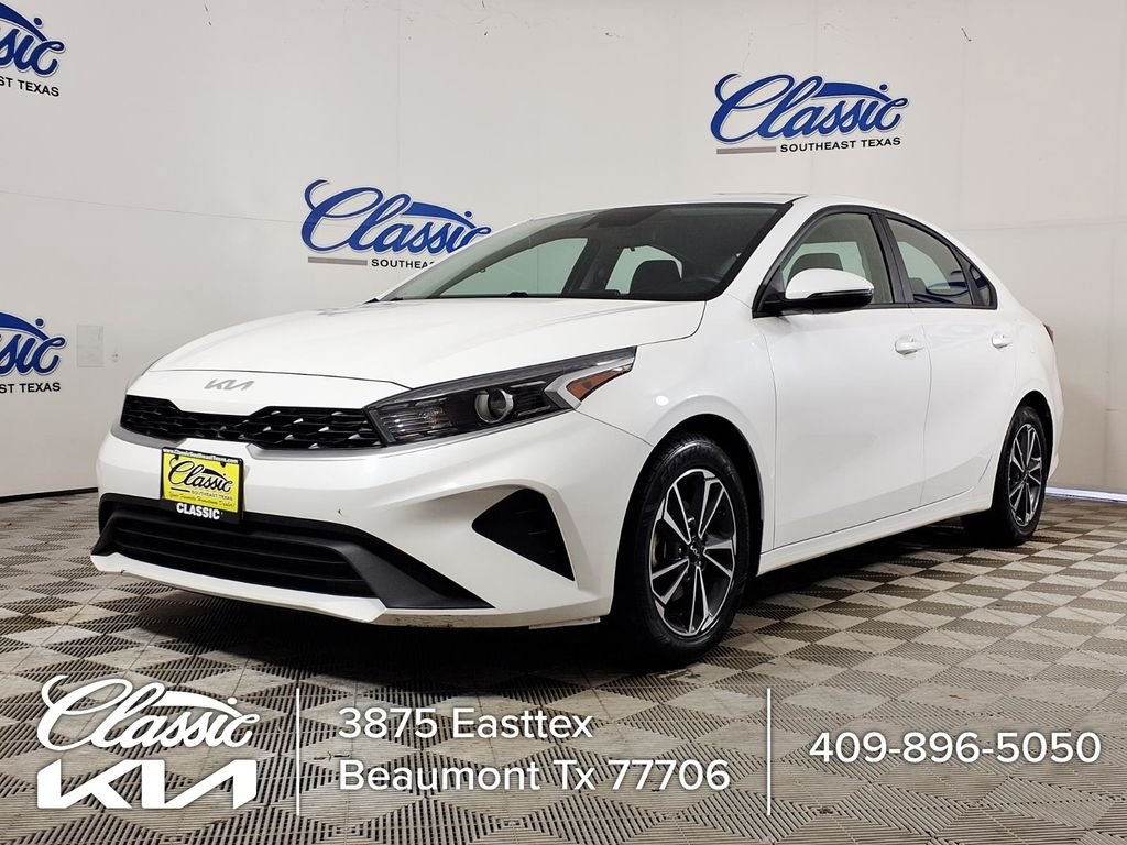 Used 2023 White Kia LXS image 5