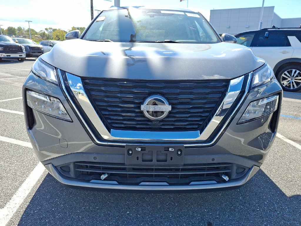Used 2023 Gray Nissan SL image 2
