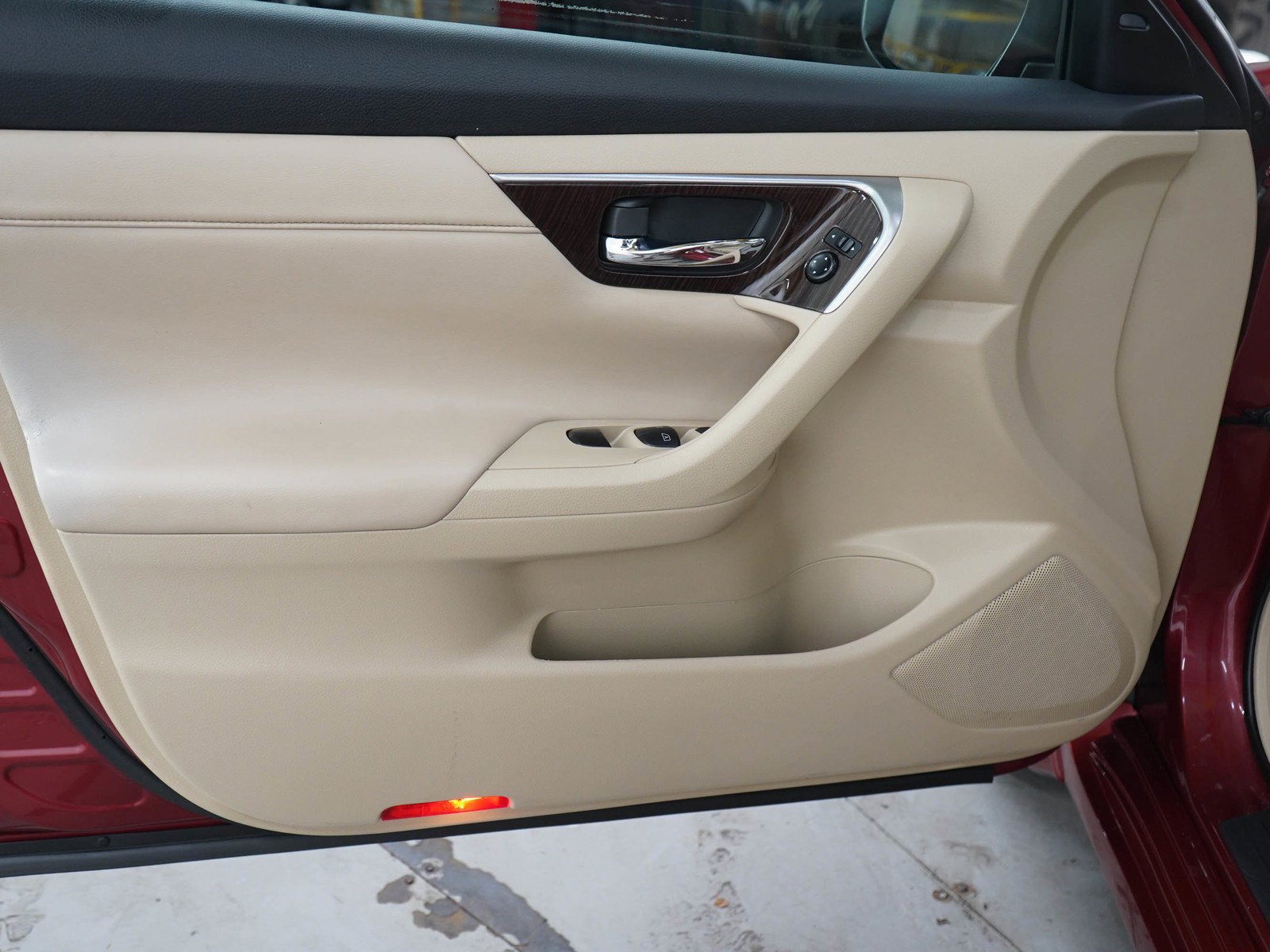 Used 2013 Cayenne Red Metallic Nissan 2.5 SL image 17