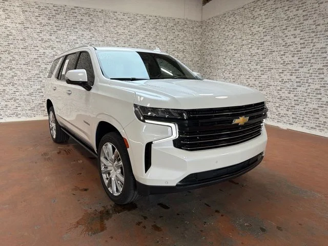 Used 2022 Iridescent Pearl Tricoat Chevrolet High Country image 1
