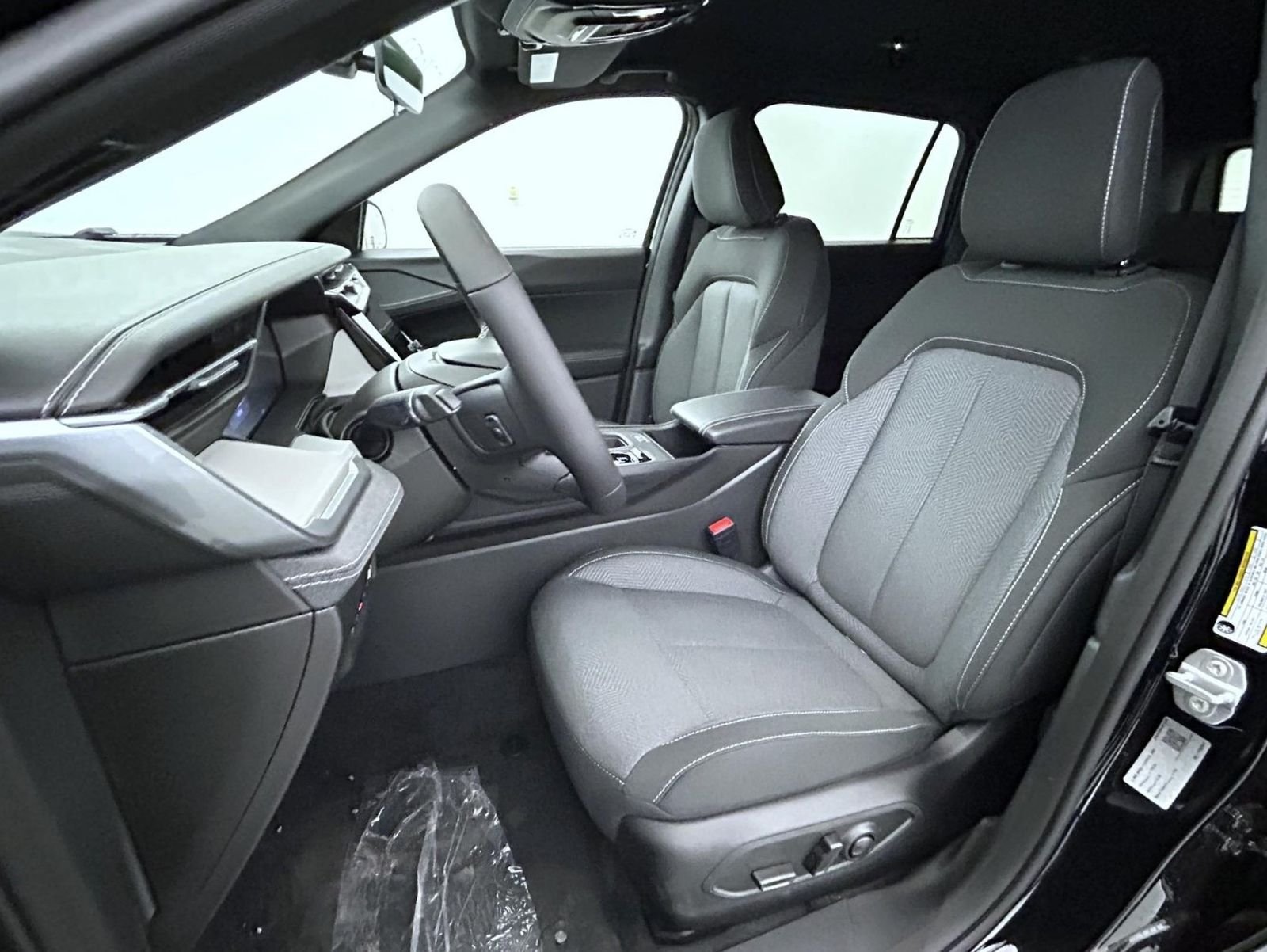 New 2026 Diamond Black Crystal Pearl-Coat Exterior Paint Jeep Laredo image 10