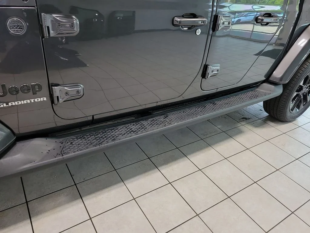 Used 2021 Gray Jeep High Altitude image 27