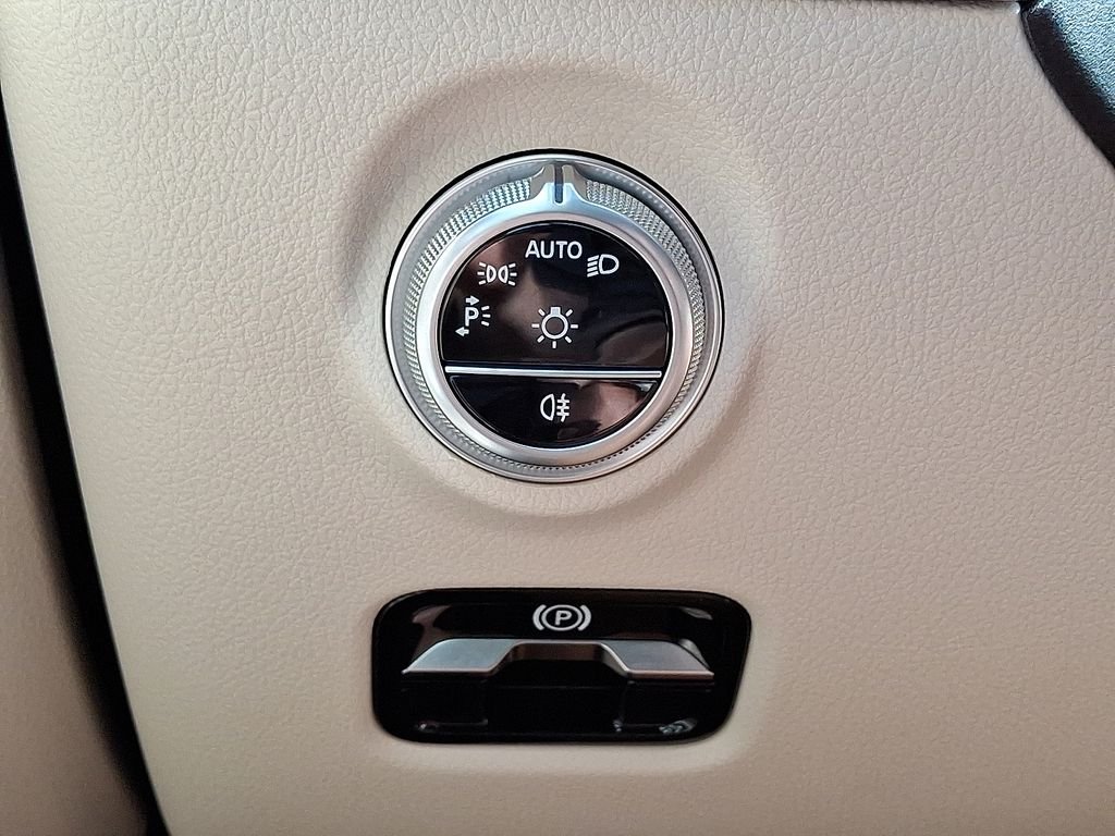 2025 Mercedes-Benz C-Class Sedan C 300 - Photo 25