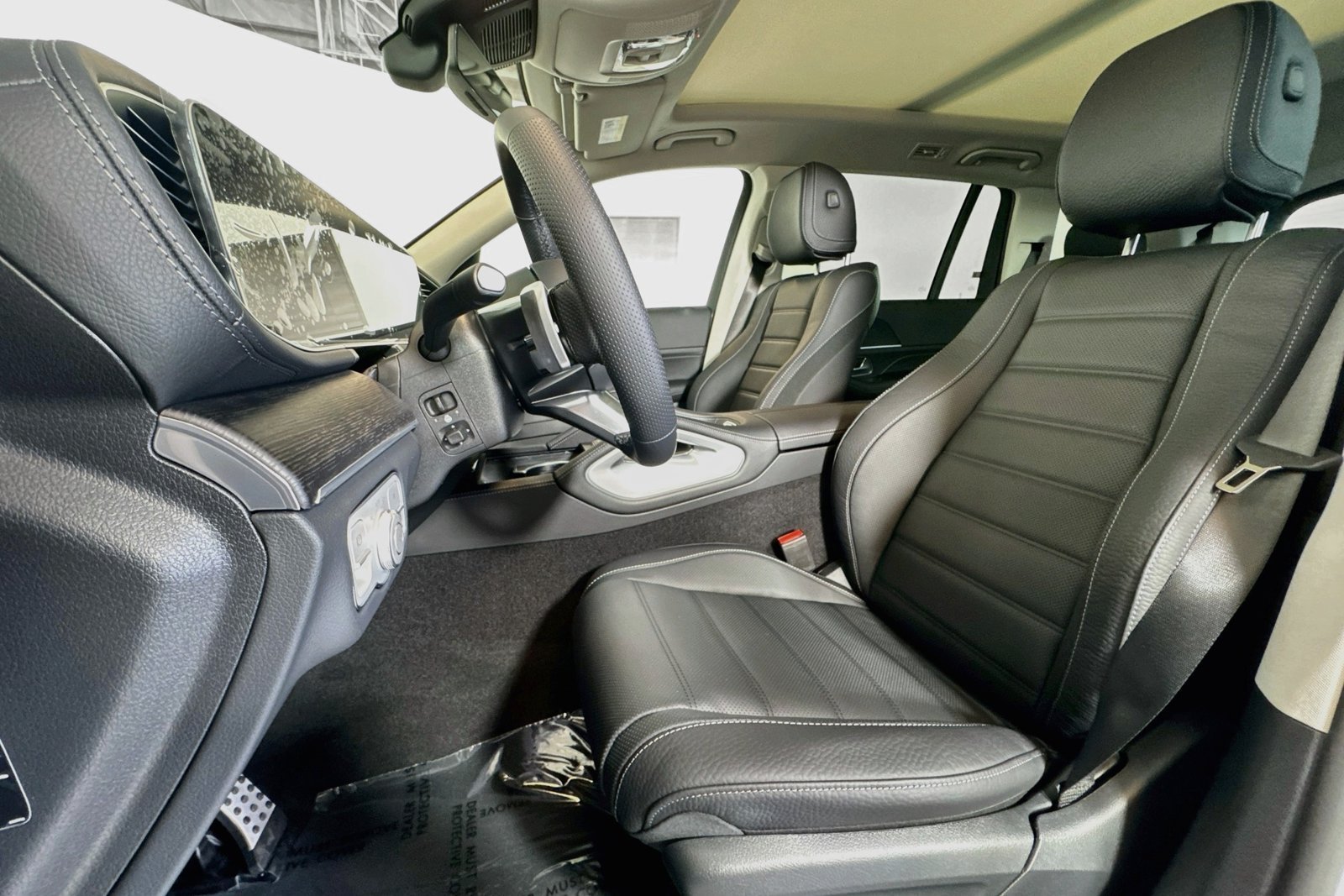 New 2026 MANUFAKTUR Moonlight White Metallic Mercedes-Benz GLS 450 image 18