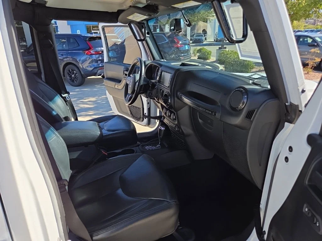 Used 2017 White Jeep Unlimited Sahara image 21