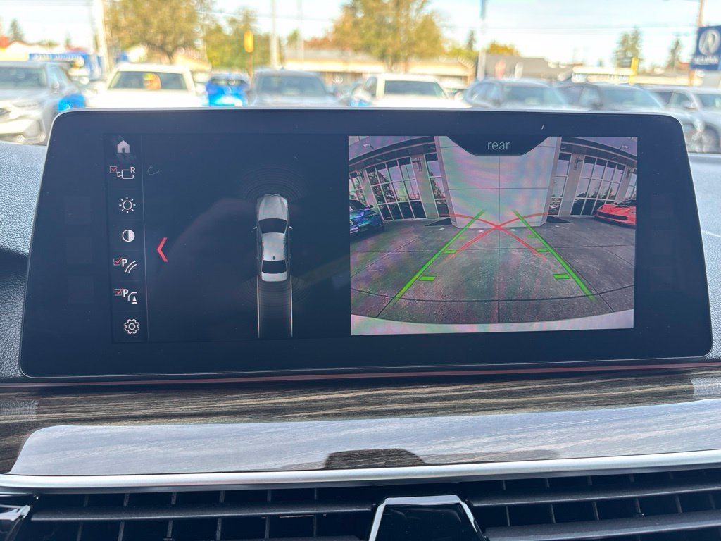 Used 2018 Glacier Silver Metallic BMW 530i xDrive image 21