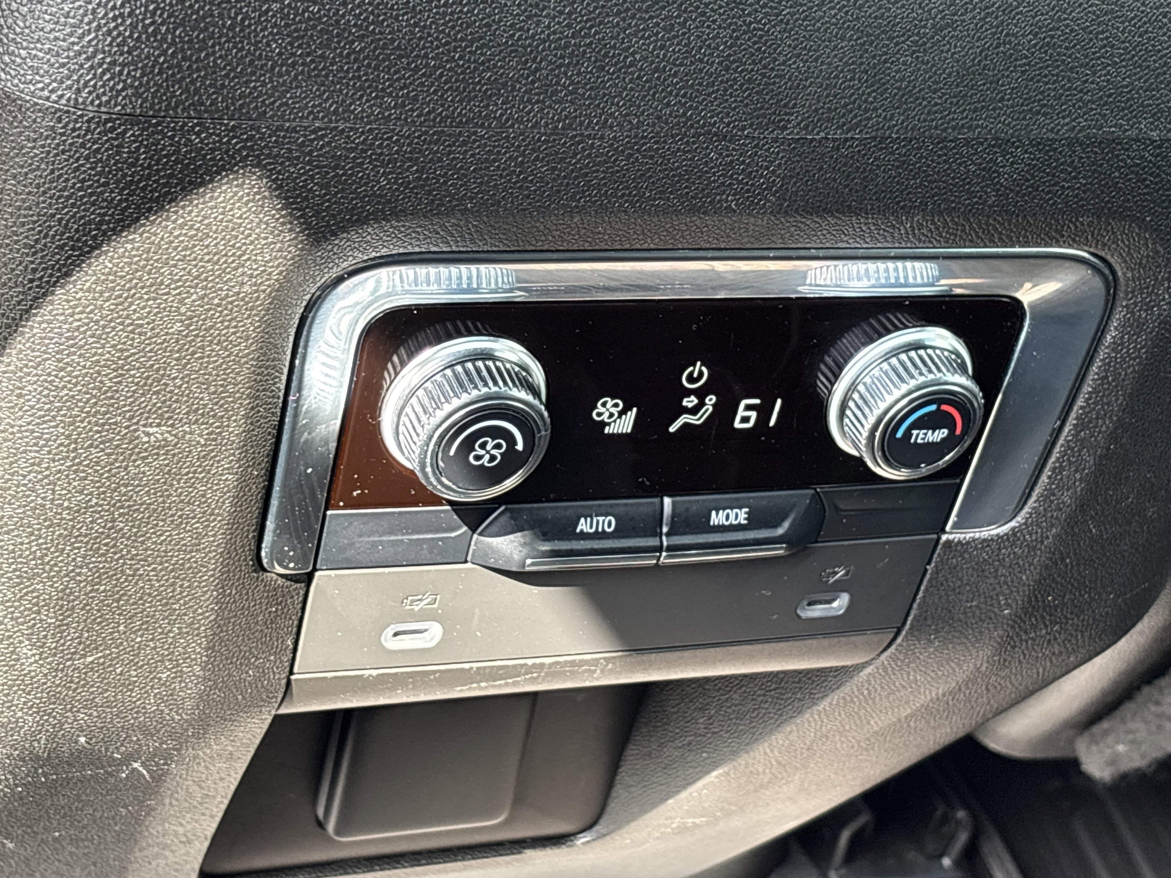 Used 2023 Sterling Metallic GMC SLT 4WD image 22