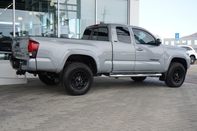 Used 2021  Toyota SR5 image 10