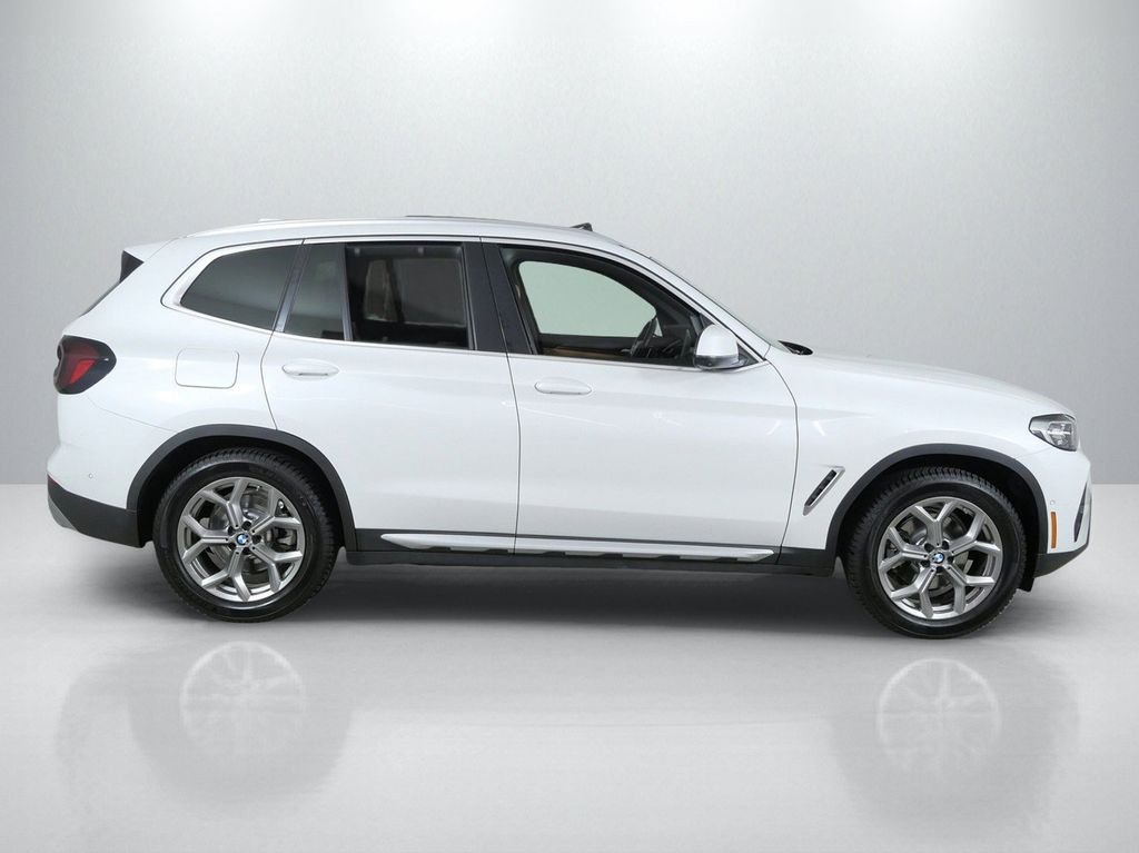 Used 2024 White BMW xDrive30i image 9