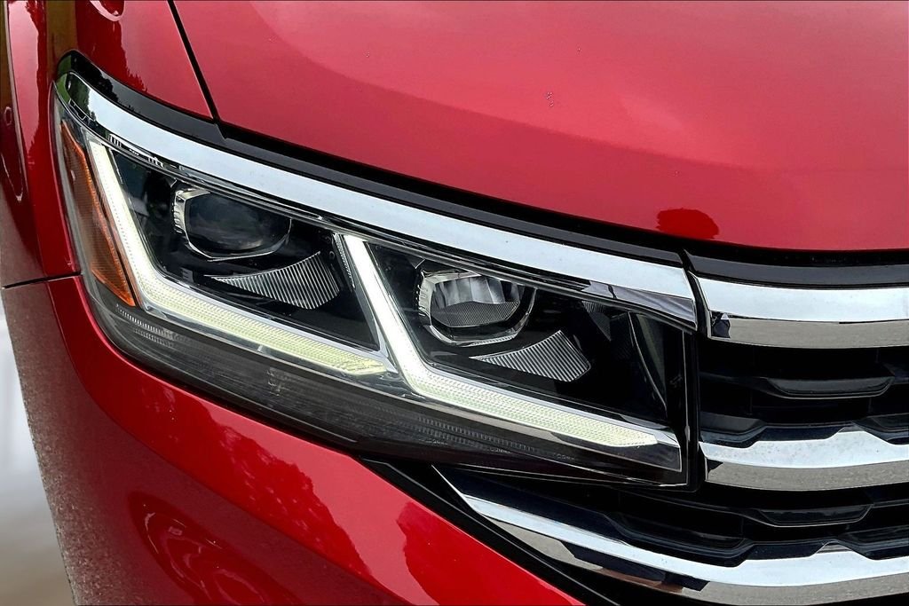 Used 2021 Red Metallic Volkswagen SEL image 32