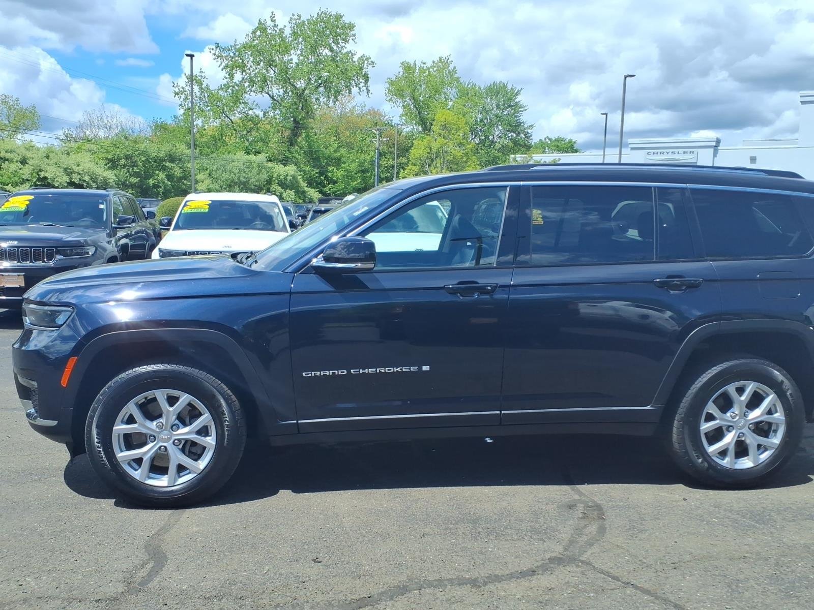 Used 2023 Blue Jeep Limited image 4