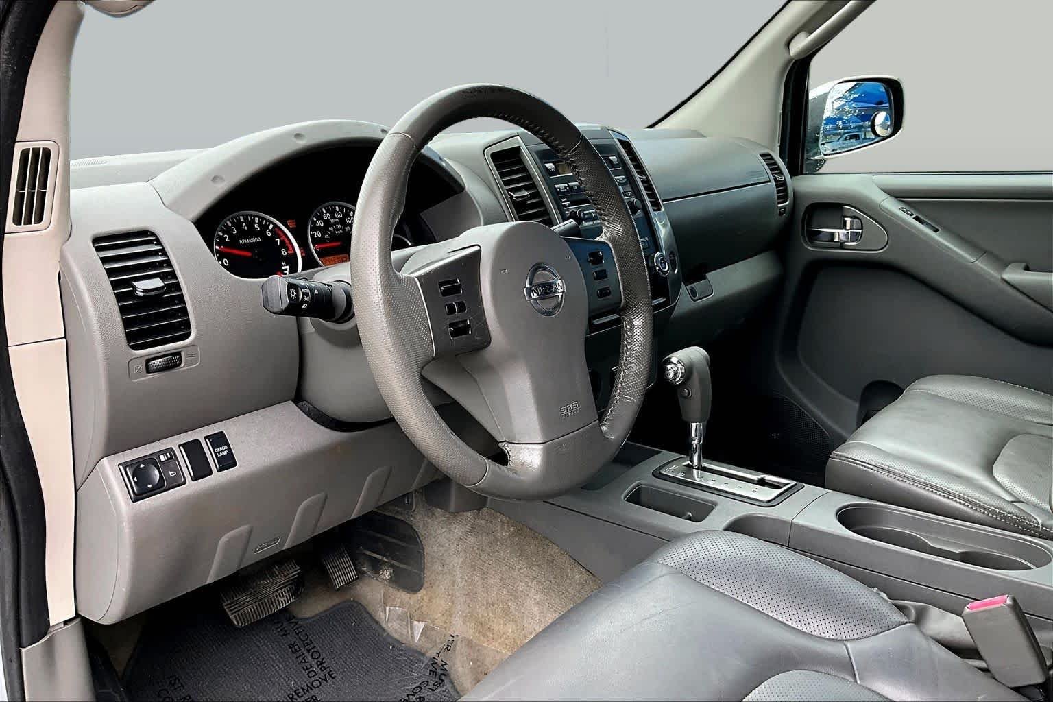 Used 2011 Radiant Silver Nissan SL image 17