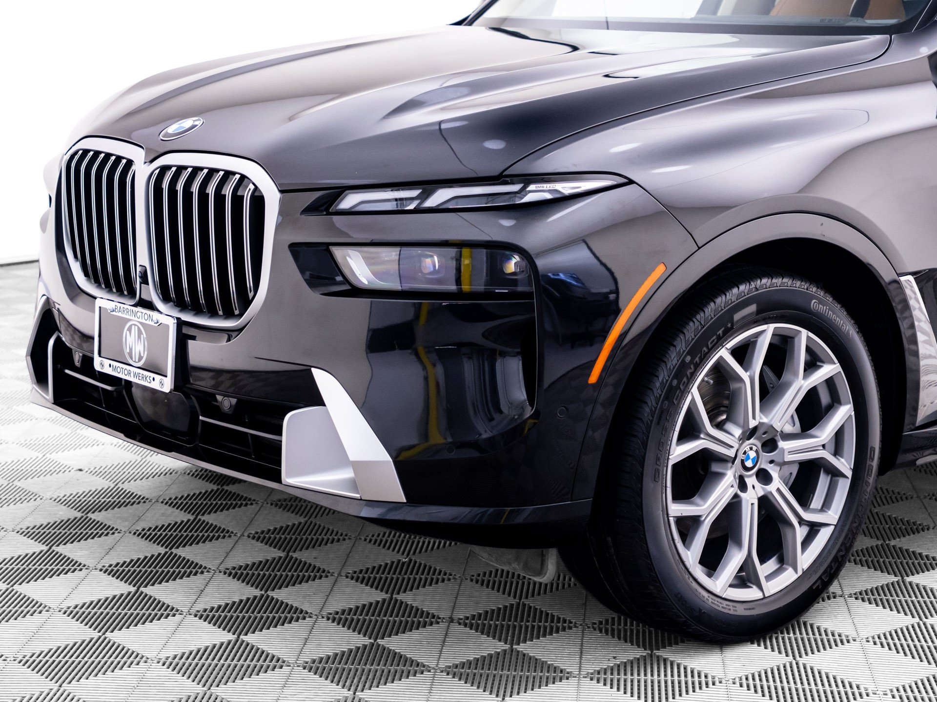 Used 2025 Black Sapphire Metallic BMW xDrive40i image 39