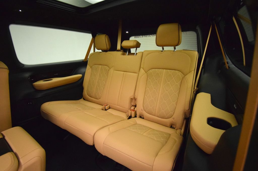 New 2026 Bright White Clear-Coat Exterior Paint Jeep Summit Reserve image 43